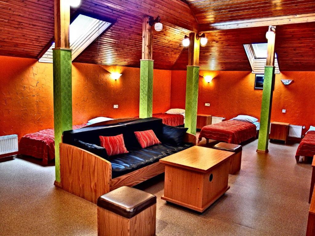 Urusel Guesthouse Талин Стая снимка